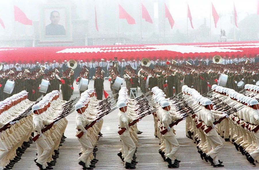 中國閱兵史上的霸氣瞬間，回顧1984年的閱兵盛況，中國閱兵史上的霸氣瞬間，回顧1984年閱兵盛況的震撼瞬間