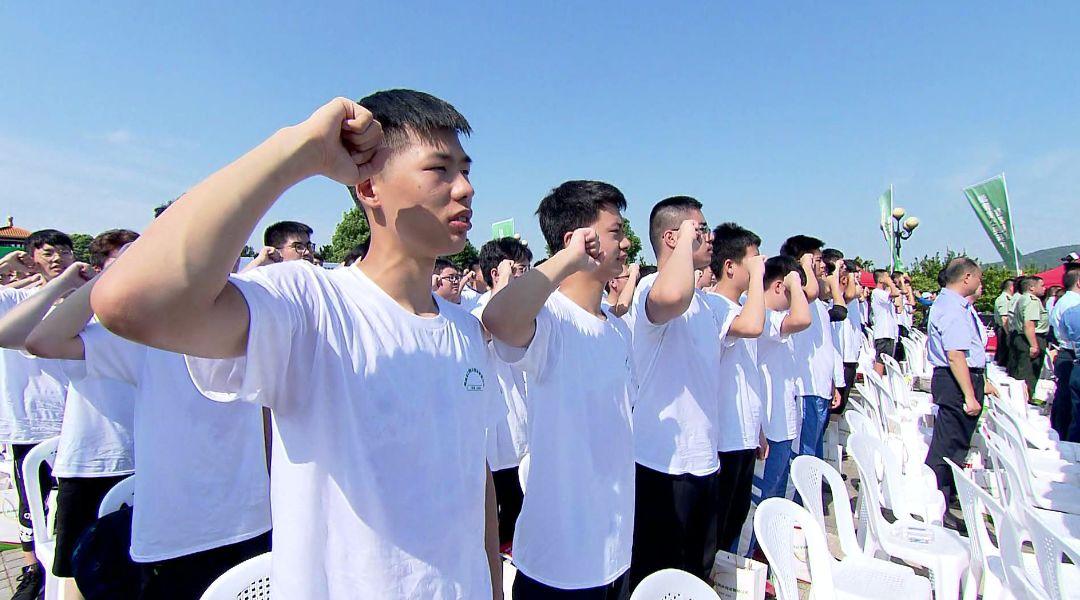 兵役登記證上大學(xué)一定要嗎？詳解兵役登記與大學(xué)入學(xué)要求，關(guān)于兵役登記證與大學(xué)入學(xué)要求的詳解，是否上大學(xué)必須持有兵役登記證？