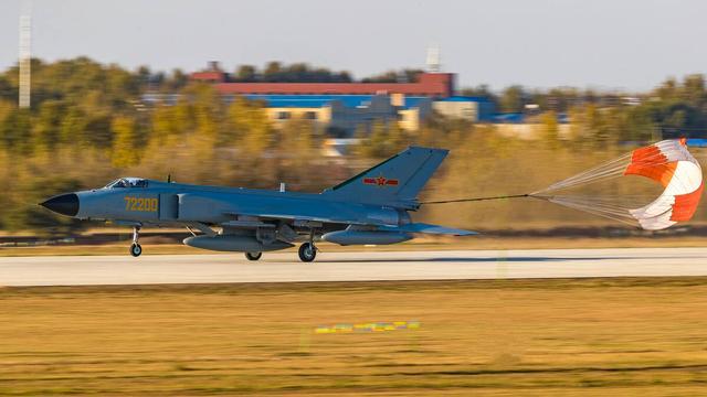 關(guān)于2022年殲-7還有多少架的探討，探討，殲-7戰(zhàn)機(jī)在2022年的數(shù)量概況