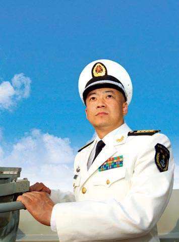 遼寧艦現(xiàn)任艦長——中國海軍力量的新標(biāo)桿，遼寧艦現(xiàn)任艦長，中國海軍力量的新典范