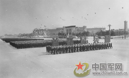 重溫歷史瞬間，探索1959年國(guó)慶閱兵視頻，重溫歷史瞬間，探索經(jīng)典，回顧1959年國(guó)慶閱兵盛況