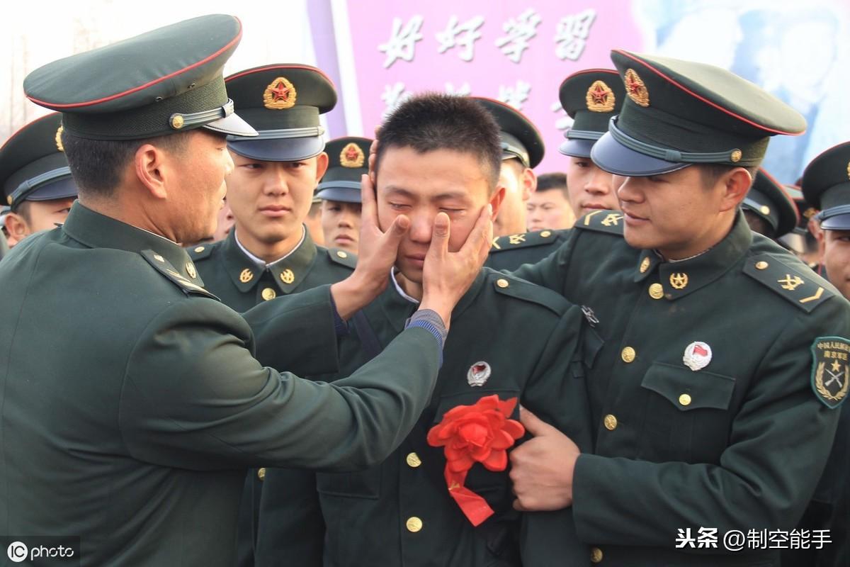 空軍義務(wù)兵在軍隊(duì)中的職責(zé)與角色，探尋空軍義務(wù)兵的主要任務(wù)，空軍義務(wù)兵職責(zé)與角色探究，主要任務(wù)解析
