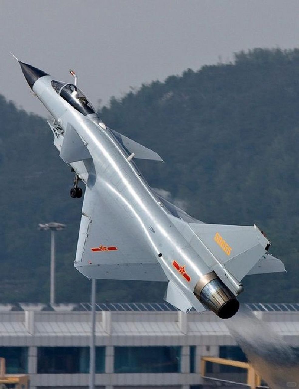 殲-10戰(zhàn)斗機(jī)是幾代機(jī)？全面解析中國(guó)空軍的主力戰(zhàn)機(jī)，中國(guó)空軍主力戰(zhàn)機(jī)殲-10戰(zhàn)斗機(jī)的全面解析，幾代機(jī)？