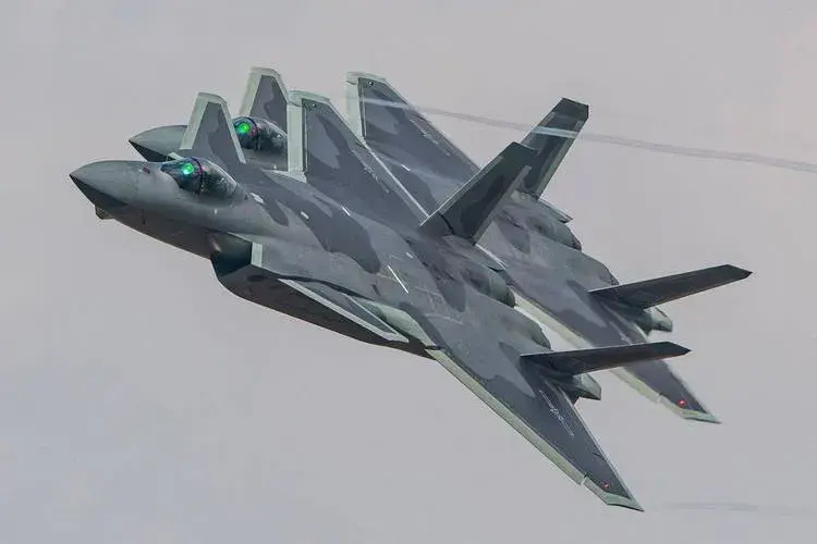 殲-20戰(zhàn)斗機(jī)簡筆畫教程與解析，殲-20戰(zhàn)斗機(jī)簡筆畫教程詳解及解析