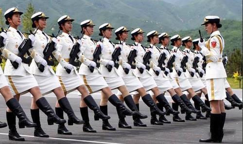 女兵儀仗隊(duì)視頻，展現(xiàn)力量與榮耀的瞬間，女兵儀仗隊(duì)瞬間展現(xiàn)力量與榮耀風(fēng)采的視頻記錄