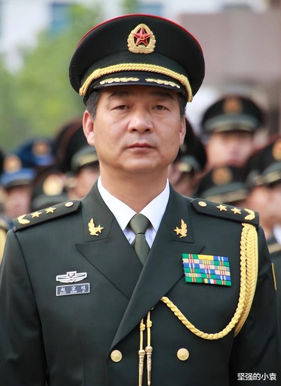 現(xiàn)任中部戰(zhàn)區(qū)司令員，領導力與戰(zhàn)略視野的展現(xiàn)，中部戰(zhàn)區(qū)司令員領導力與戰(zhàn)略視野展現(xiàn)風采