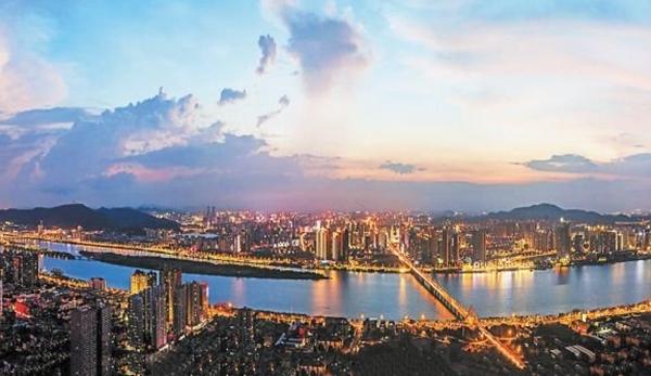 湖南旅游攻略，必去十大景點推薦，湖南旅游攻略，十大必去景點推薦