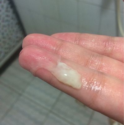 陰部流出來的液體是什么？全面解析女性分泌物，女性陰部流出液體的全面解析，了解女性分泌物成分與特性